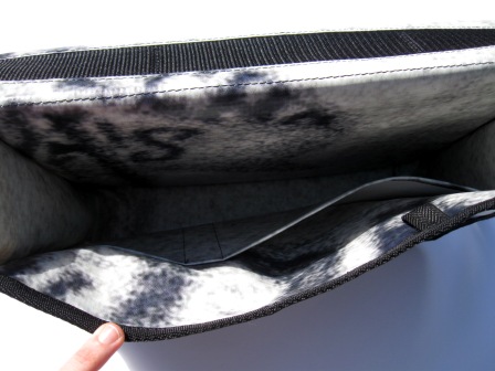Inside view of inner pockets and keyring holder